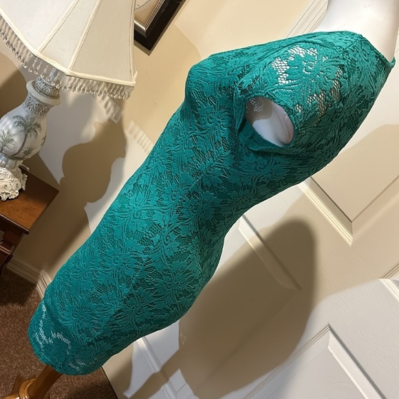 Nightcap Emerald Green Lace dress. NIOP. Size 1/XS - Picture 4 of 8